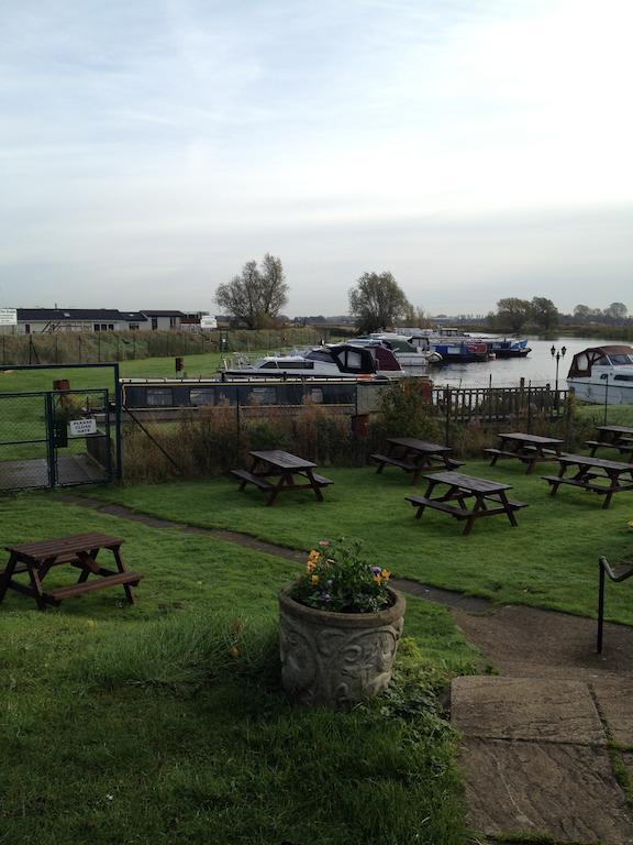 The Lazy Otter Bed & Breakfast Stretham Bagian luar foto